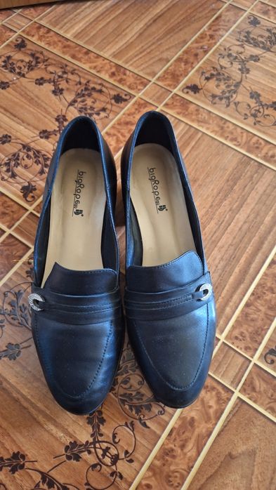 Продается осенний туфли.