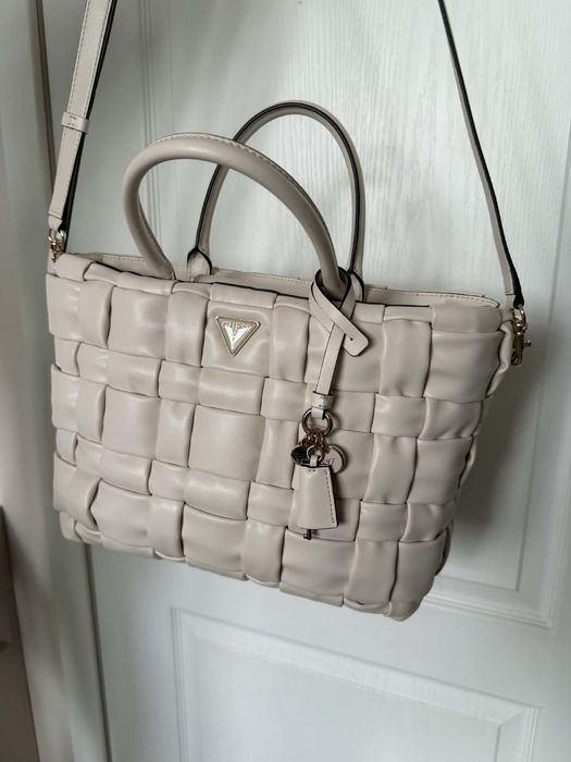 Дамска чанта GUESS