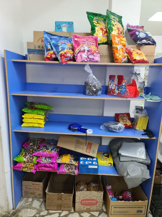 Продам стеллаж , полки для конфет