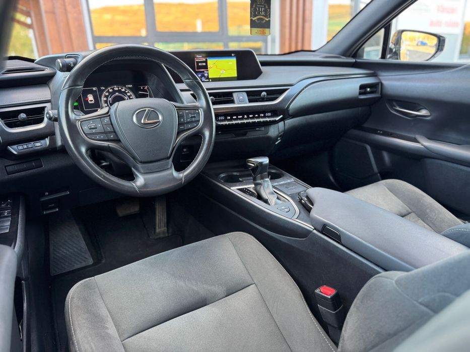 Lexus UX250h / Hybrid / 184CP / Distronic / Lane assist / Garantie