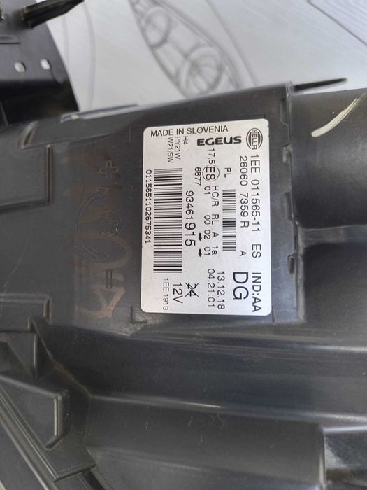 Far Stânga Halogen cu Lumini de Zi LED Opel Vivaro B / Renault Trafic 3 / Cod OEM 260607359R (4F2)