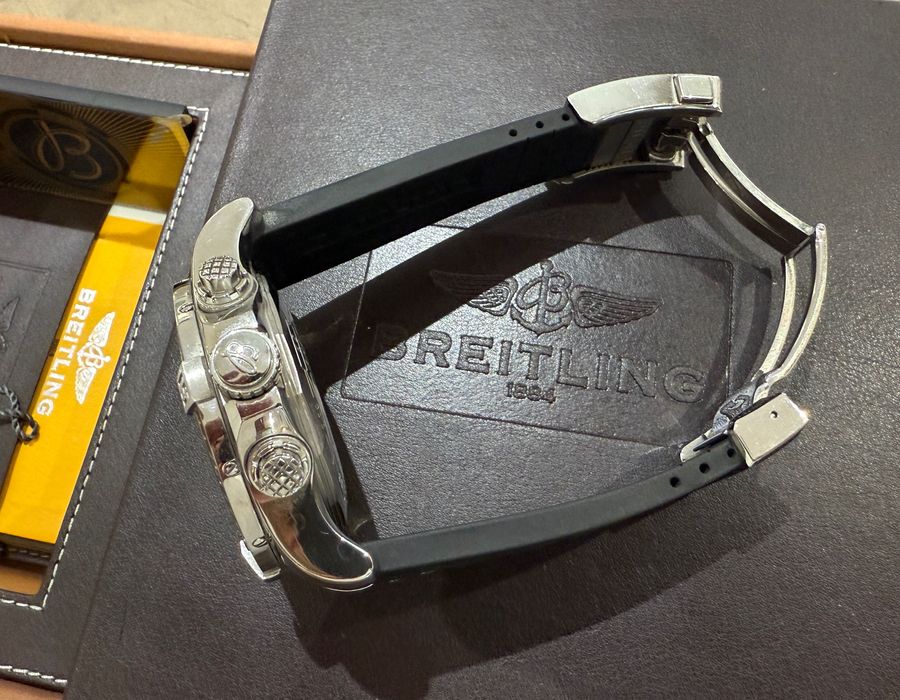 Продавам мъжки часовник Breitling Super Avenger 2 48mm