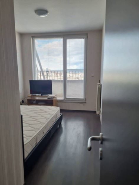 Дава се под наем Тристаен апартамент в София, Младост 4 - 84 кв.м за 697.17 € - Снимка #2