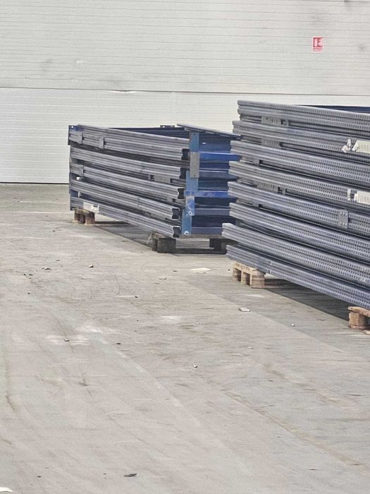 Vând rafturi metalice industriale pentru paleți - stare foarte bună!