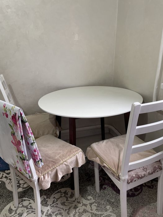 Срочно продам стол круглый. Диаметр 100 см