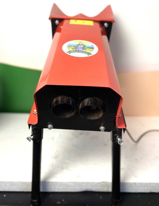 Batoza porumb Micul Fermier, 350 kg/ora, motor puternic