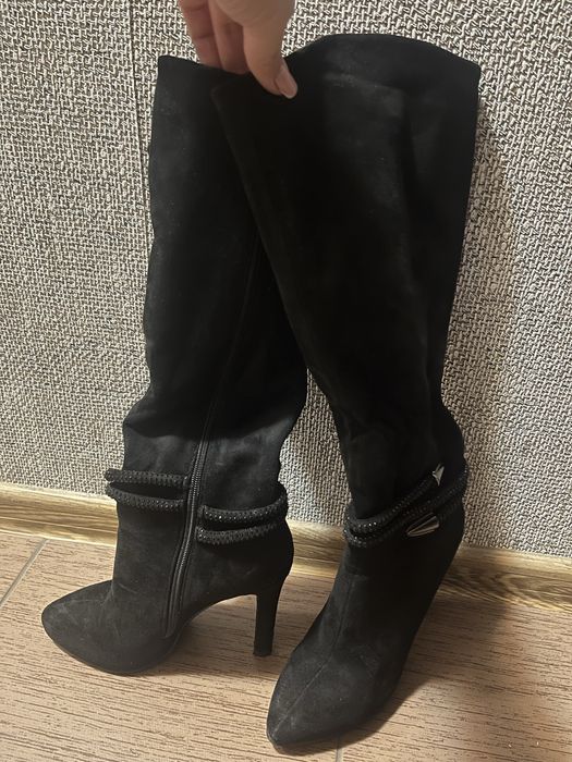 Елегантни ботуши от велур