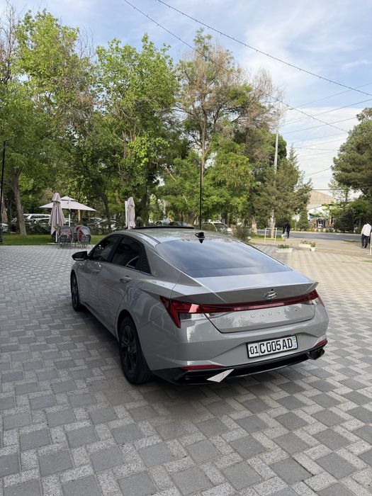 Hyundai Elantra 2022 — 2