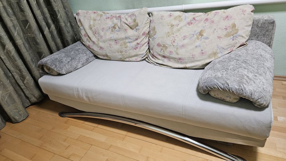 Продам диван раскладной и кресло