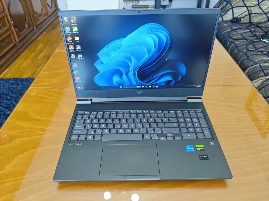 HP Victus 16 i7-13700H/RTX 4060/32GB/1TB/165Hz - в гаранция
