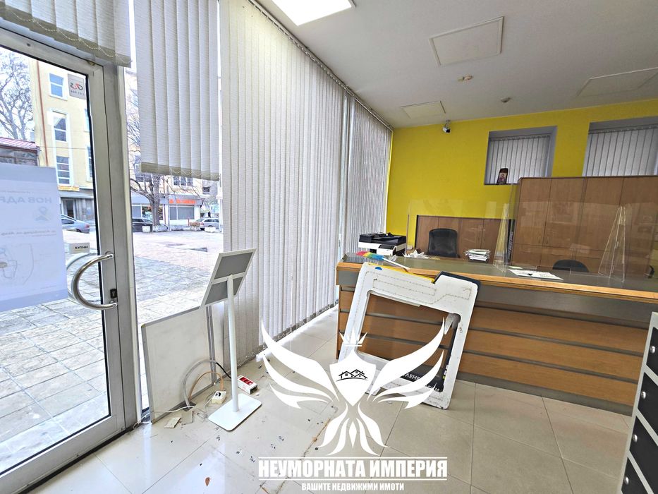 Дава се под наем Офис в Асеновград - 80 кв.м за 1055 € - Снимка #4
