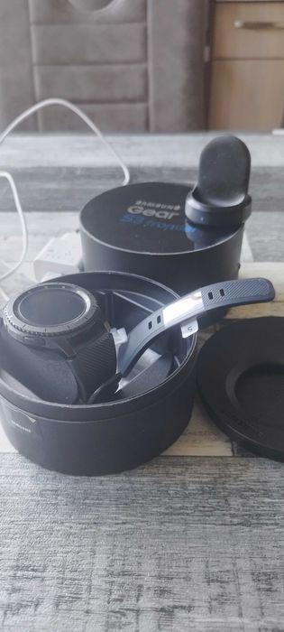 Смарт часовник Samsung Gear S3 Frontier ! Изключително запазен ! Пълен комплект !