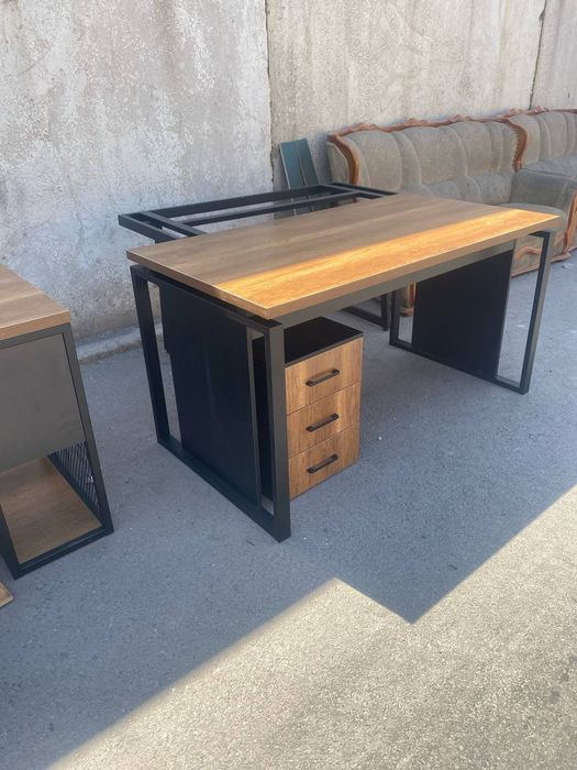 Стол компьютерный