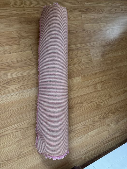 Красив розов килим