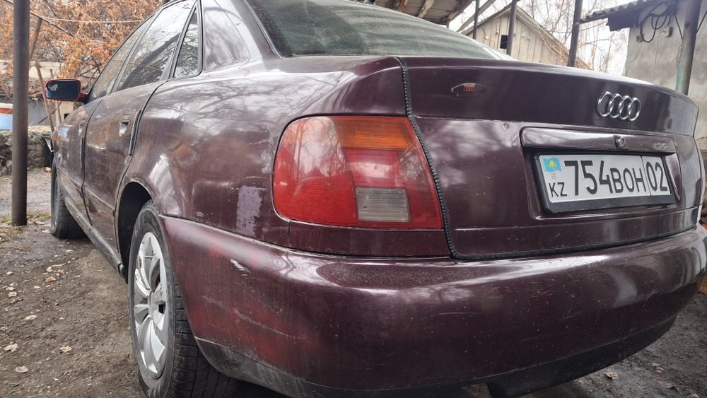 Audi   a4  1997 год