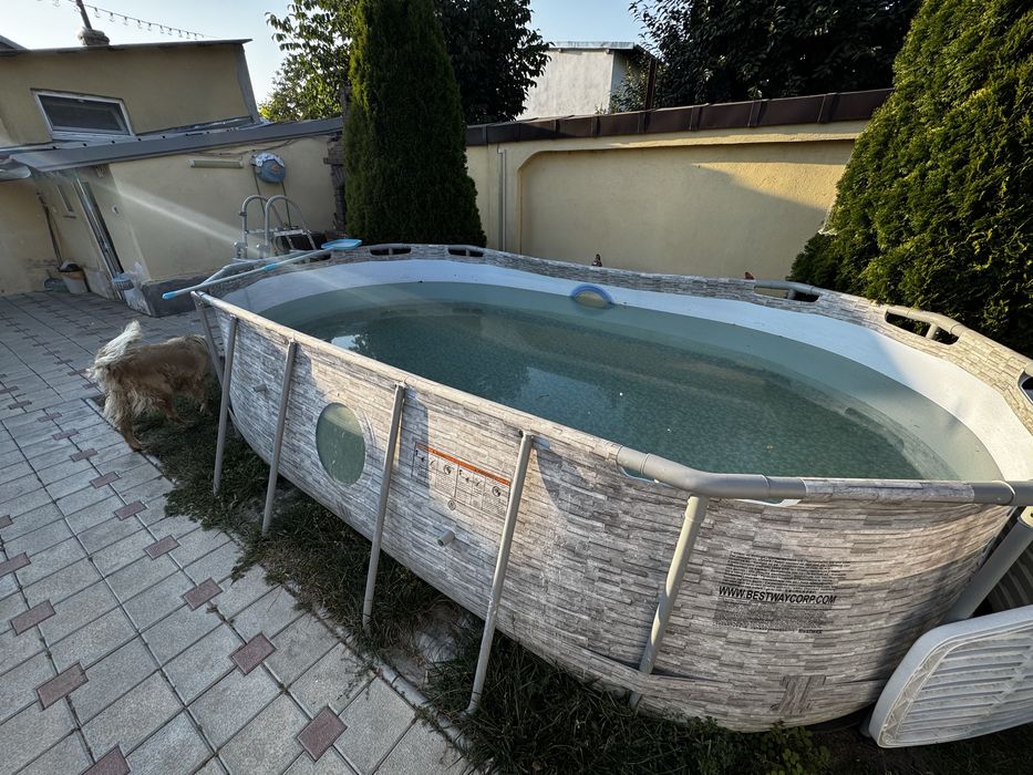 Piscina supraterana