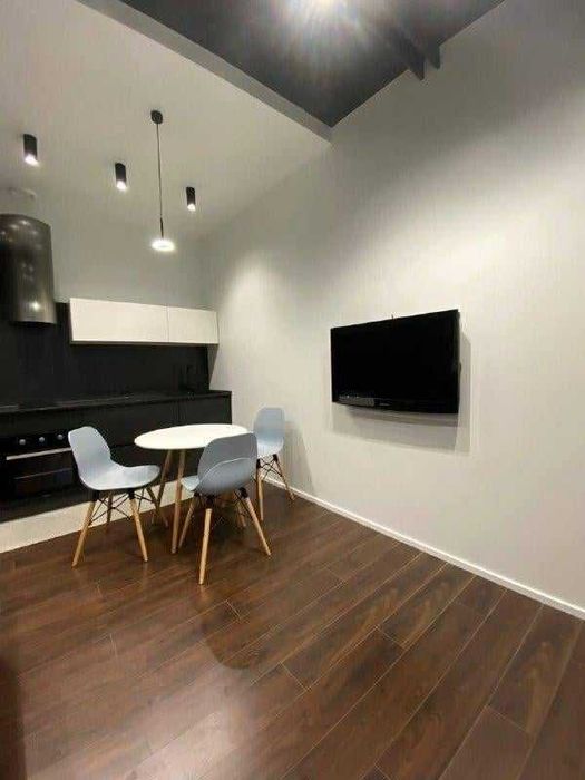 Дава се под наем Двустаен апартамент в София, Център - 65 кв.м за 407.49 € - Снимка #1