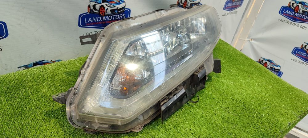 FAR STÂNGA UK HALOGEN LED NISSAN X-TRAIL T32 2014–2018 / COD OEM 260604CA0C / 260604CA1C / 99226-81017 (4E2)