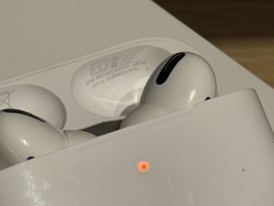 Продавам Apple AirPods Pro - втора употреба