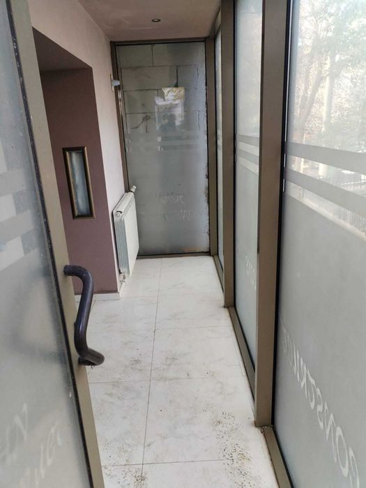 De vanzare apartament/spatiu comercial