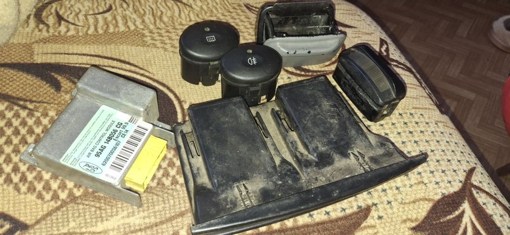 Продавам останали части от форд ескорт 1.4 1996