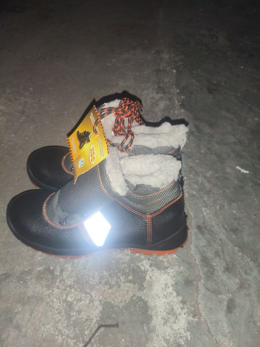 Продам рабочие зимние ботинки