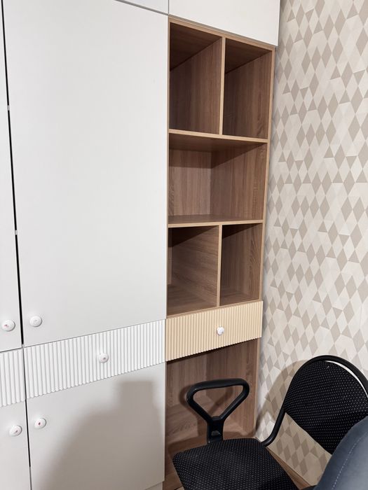 Продается детский шкаф со столом