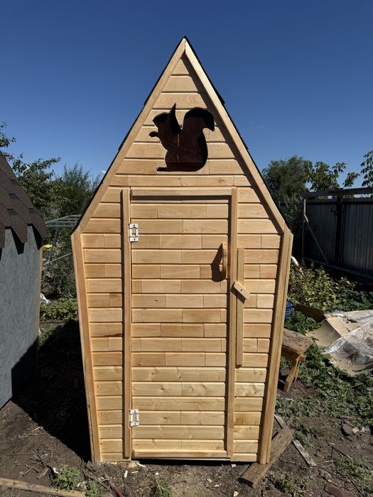 Классически уличный туалет