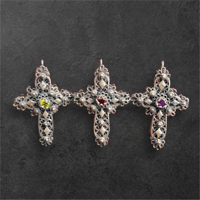 Сребърен кръст с полускъпоценен камък – ръчна изработка