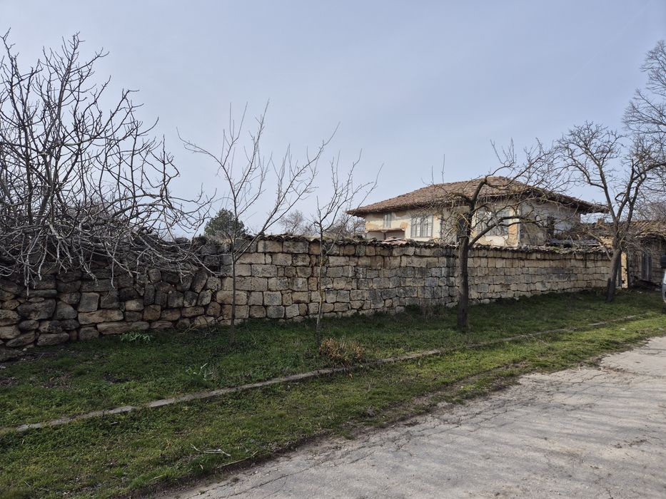 Продавам къща в село Черковна област Варна