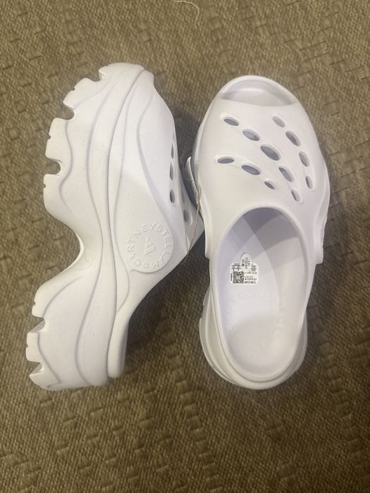 Поодам кроксы шлепки adidas