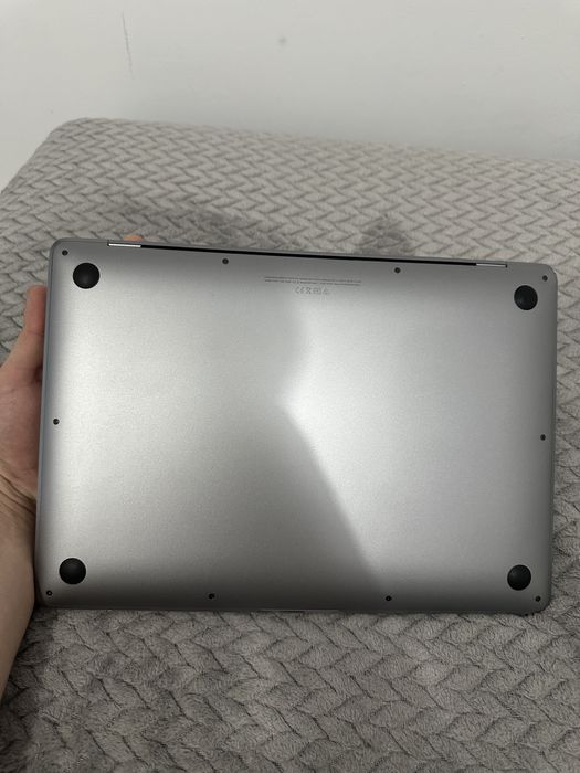 MacBook Air 13″ 2020 M1 8GB/256GB – stare foarte bună, negociabil