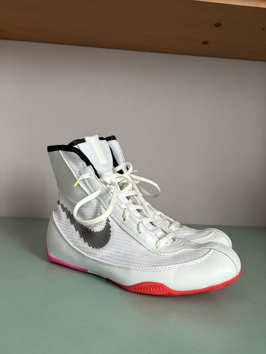 Боксерка мочамой 2