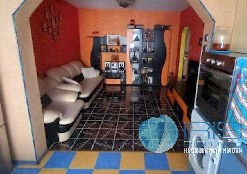 Продава се Тристаен апартамент в Шумен, Тракия - 82 кв.м за 1275 €/кв.м - Снимка #3