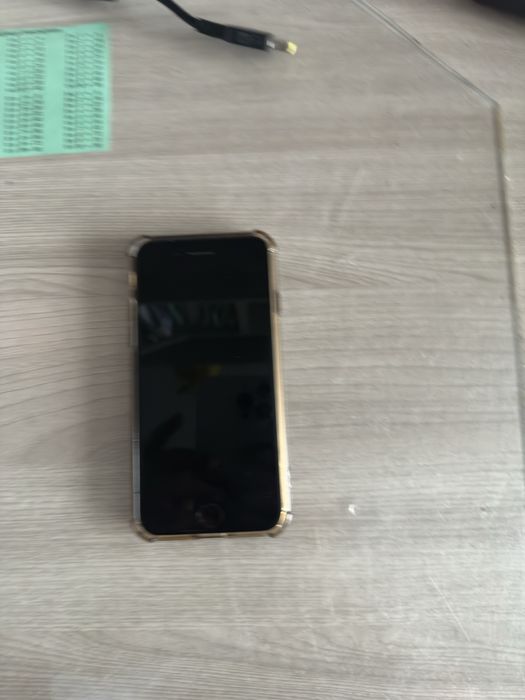 Продам iPhone se3