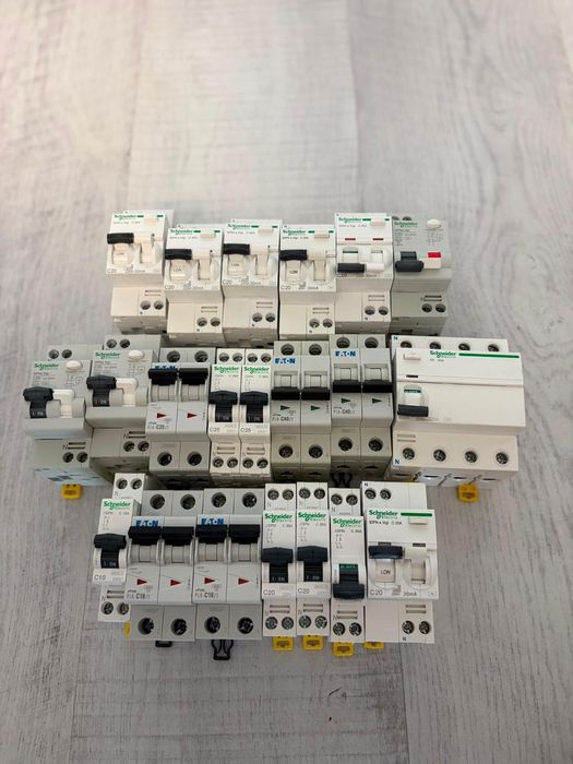 Lot siguranțe Schneider Electric și Eaton – RCBO, diferențiale și automate – stare foarte bună