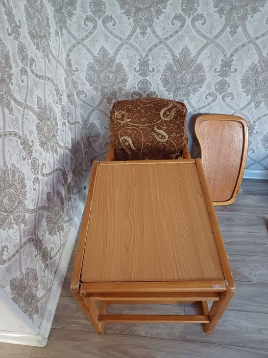 Стульчик со столом детский,трансформер.