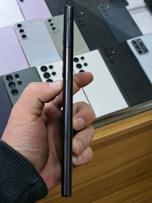 Samsung S22 Ultra xotirasi 12/256GB