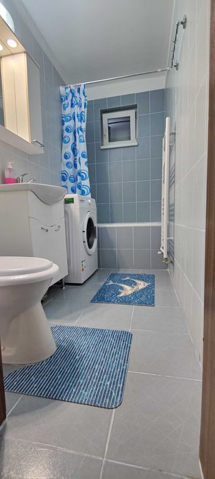 Inchiriez apartament cu 3 camere.