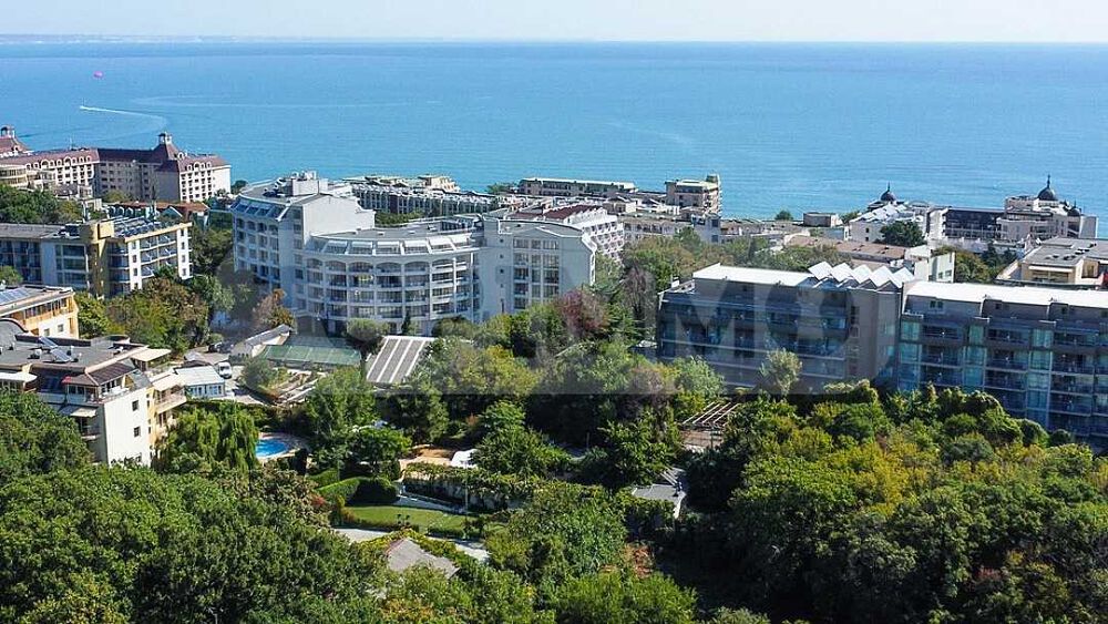 Двустаен апартамент в курортен комплекс Златни пясъци