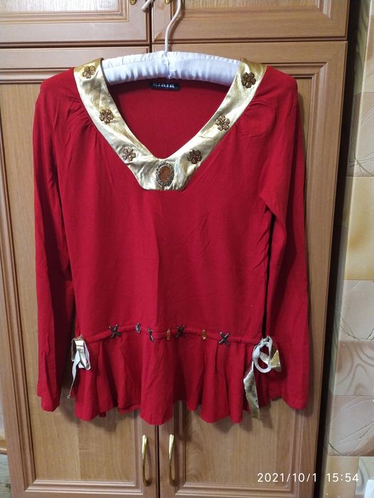 Кофточки разные.