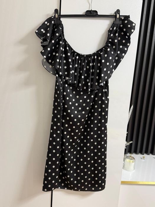 Rochie neagra noua .