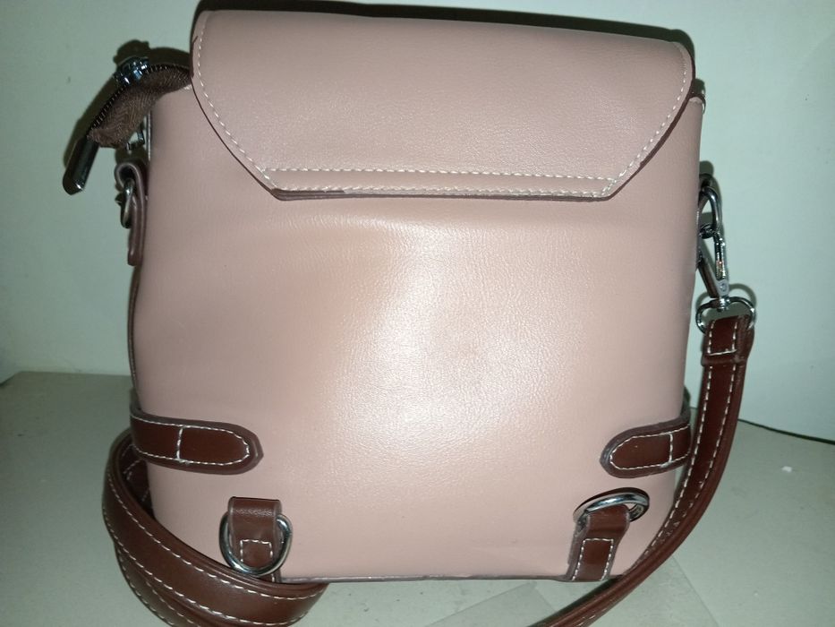 Стиль Charles & Keith.