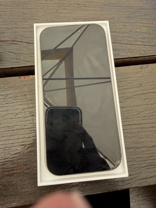 iphone 16 pro display stricat