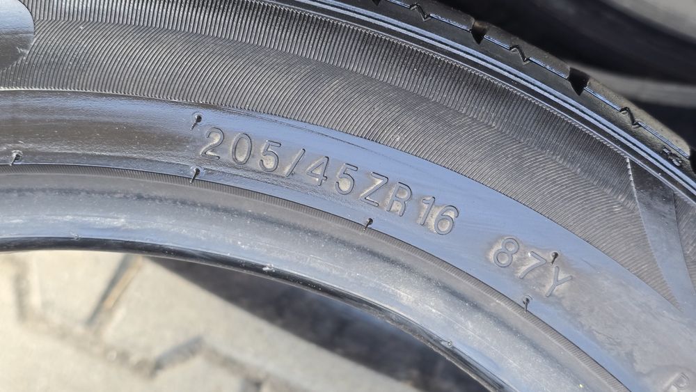 205 45 16 kumho.   .