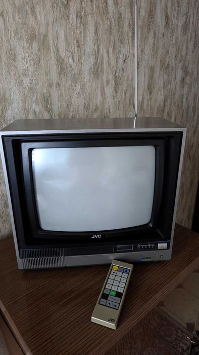 Продавам японски телевизор JVC 14"