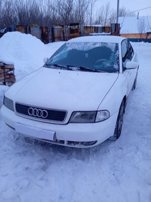 Продам Ауди А4. Механика. 1.6.