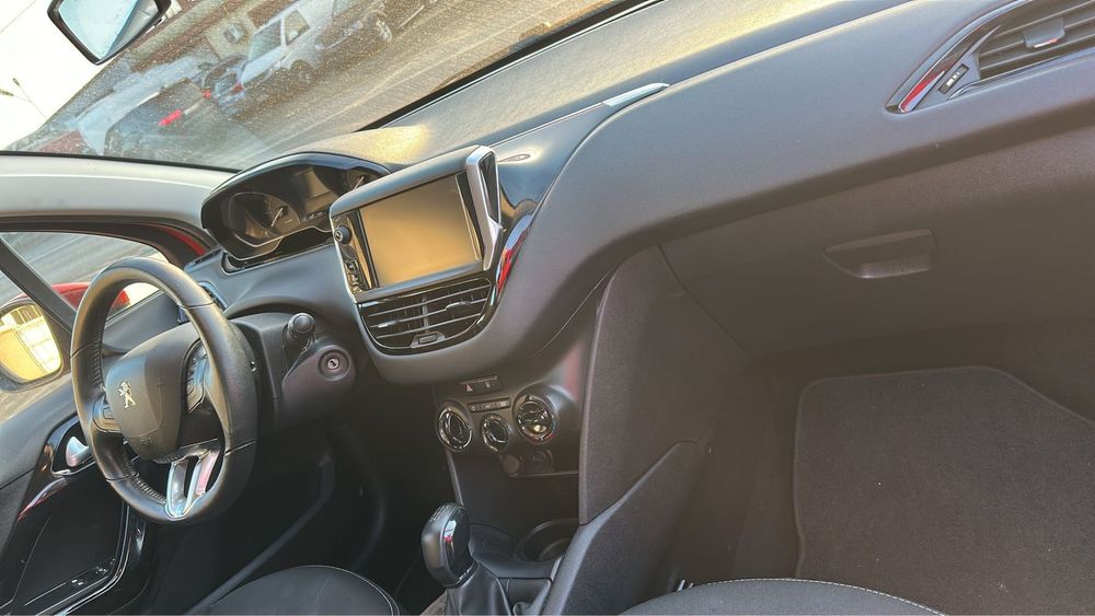 peugeot 208  An 2016