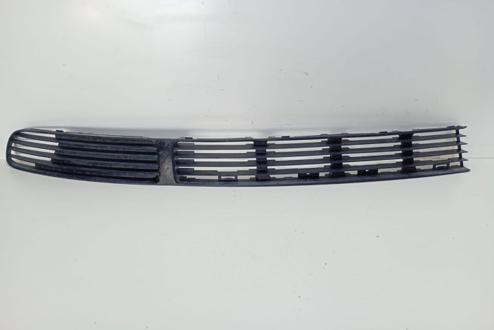Grila  bara fata 3B0853677A Volkswagen VW Passat B5