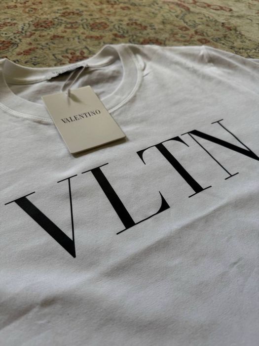 футболка valentino
